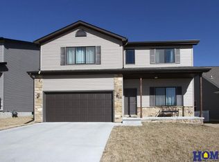 941 Scotts Crk, Hickman, NE 68372
