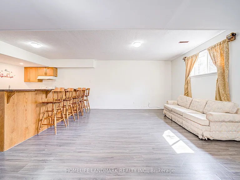 113 Oak Ave — Photo 1