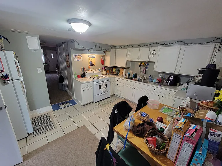 820 W 4th St — Photo 7