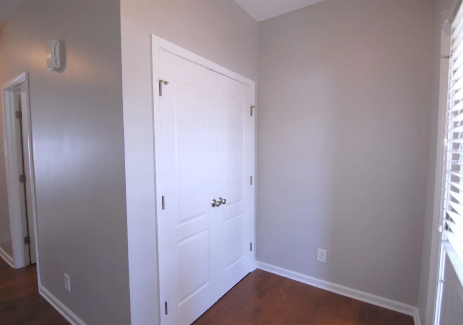 Resort style living 3 bedroom 2.5 bath Townhouse at MacIntosh on the Lake west of Burlington w/ 1... — Photo 2