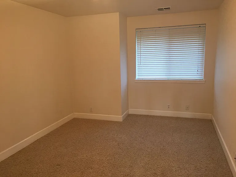 2057 Berwin Ln — Photo 38