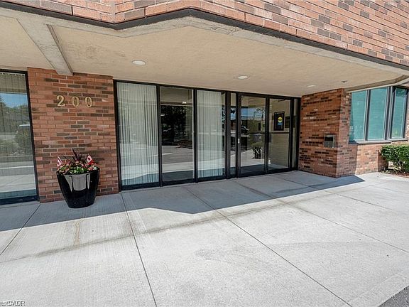 3rd image of 200 Limeridge Rd W #105