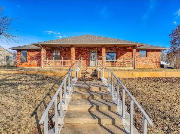 1003 W A Ave, Elk City, OK 73644