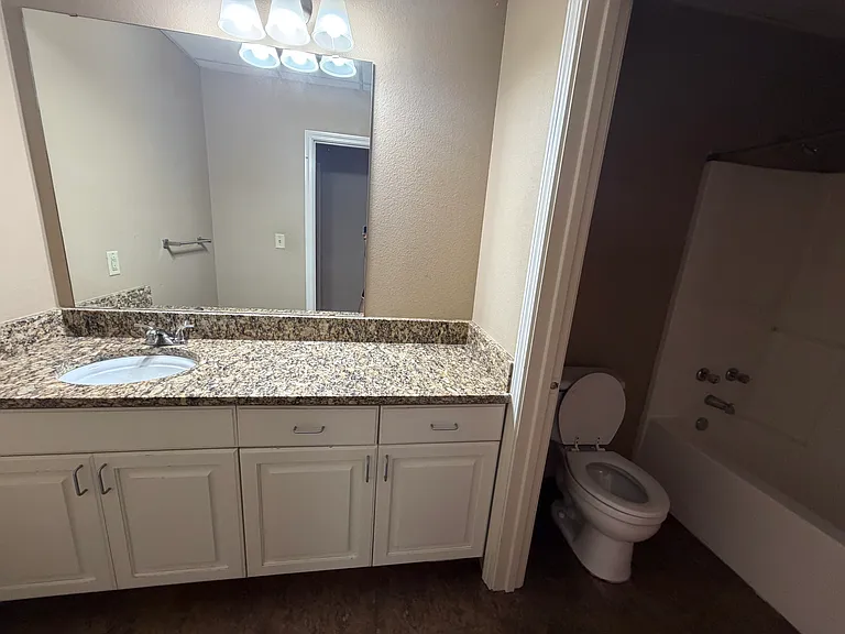 1404 Caldwell St #2 — Photo 11