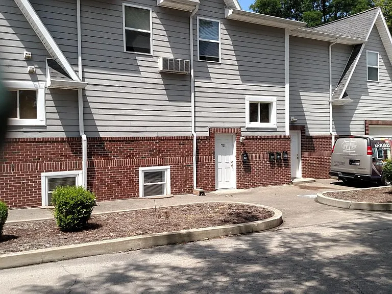 802 W White River Blvd — Photo 1