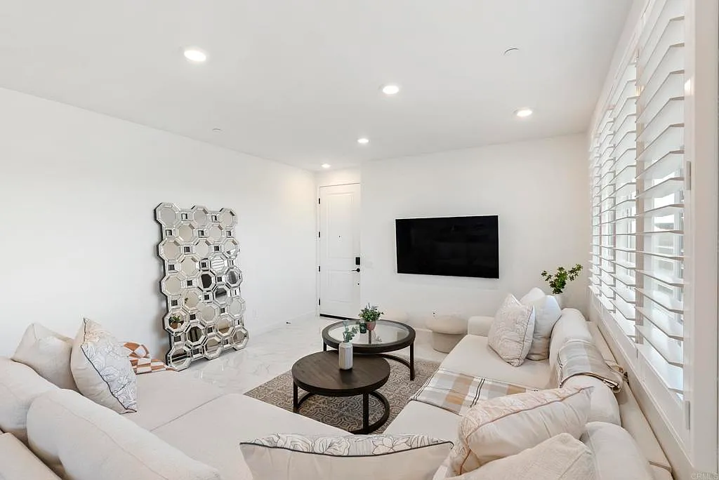 4 bed, 1715 sqft, $4,400 — Photo 2