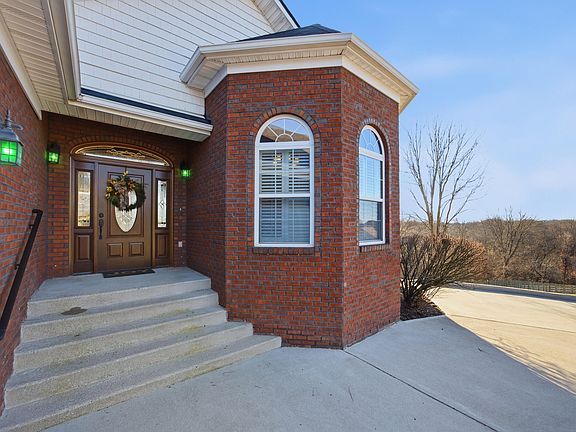 3rd image of 223 Dudley Ct