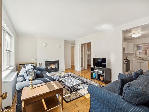 3rd image of 530 Michigan Ave APT 1W