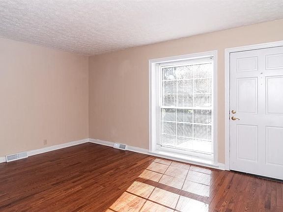 5th image of 5525 Indianola Ave