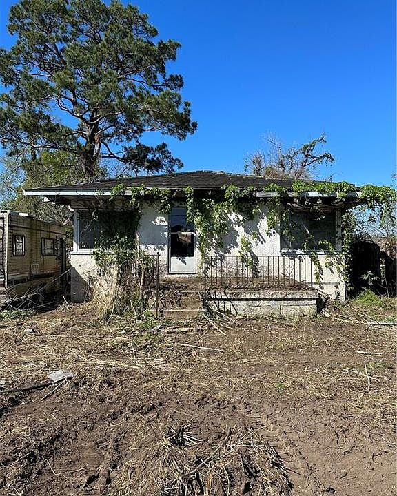 1st image of 4640 Eastview Dr