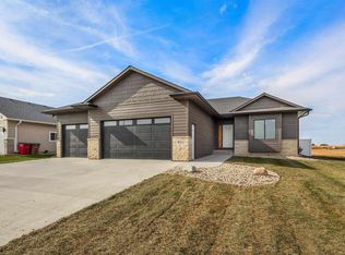 811 Melissa Ave, Harrisburg, SD 57032