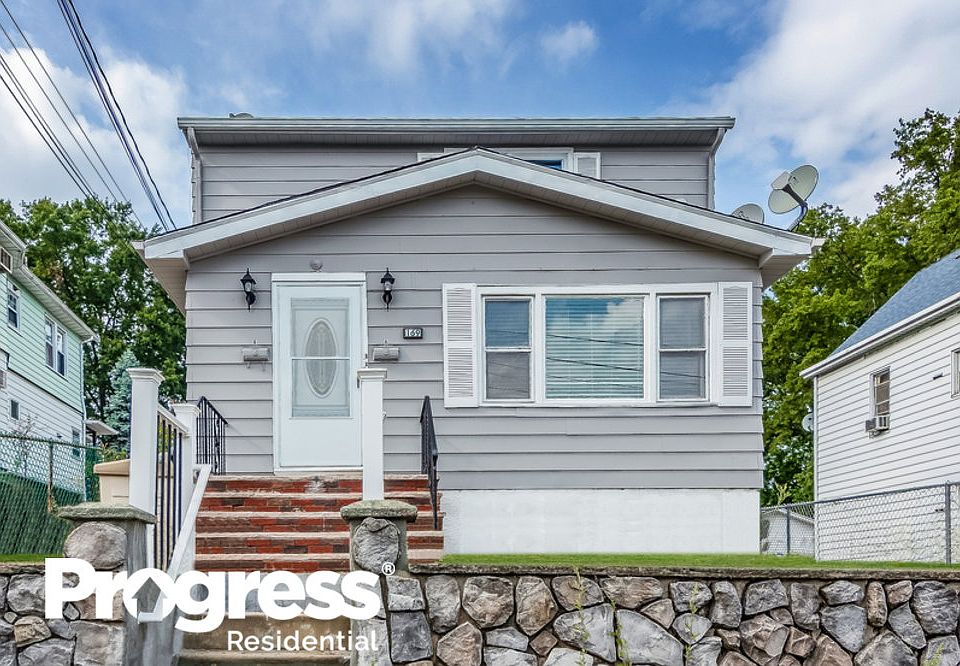 1st image of 169 Plauderville Ave #B