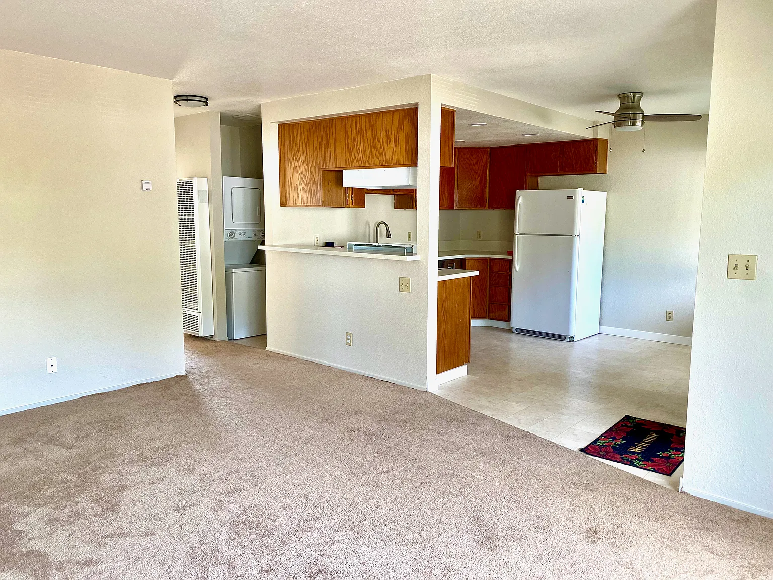 16527 Los Banos St — Photo 4