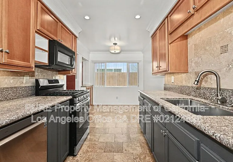 1527 Harvard St #3 — Photo 7