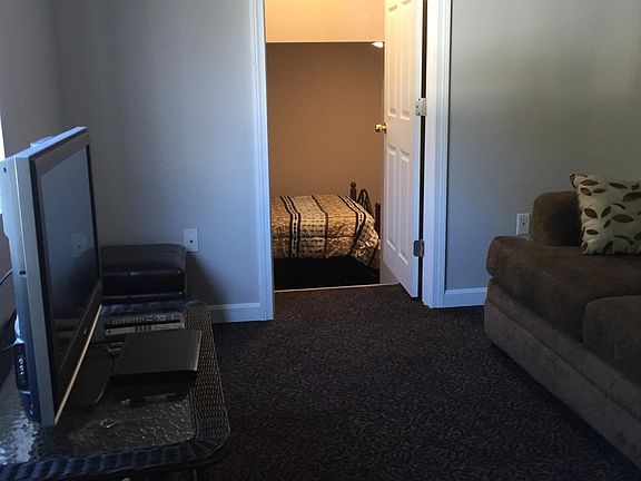 5th image of 17 Hillside Ave