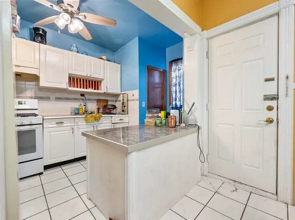 220 Armstrong Avenue image 6 of 12