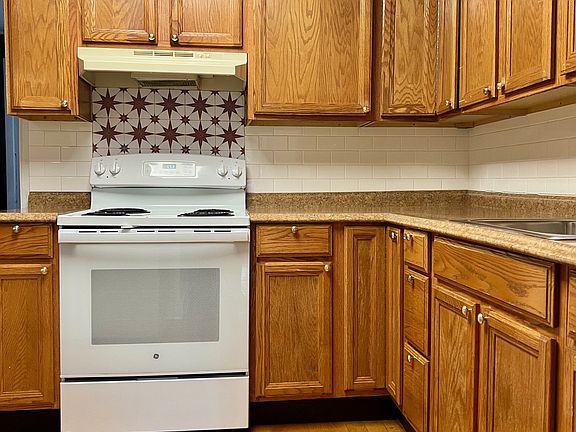 3rd image of 20 Garden St #20