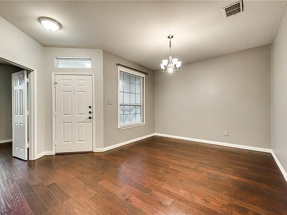 4th image of 2300 Dogwood Dr