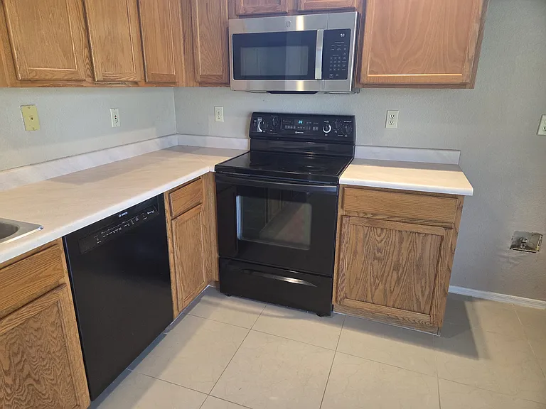 7115 N 81st Dr — Photo 3