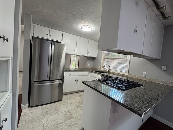 3rd image of 4256 Country Woods Ct