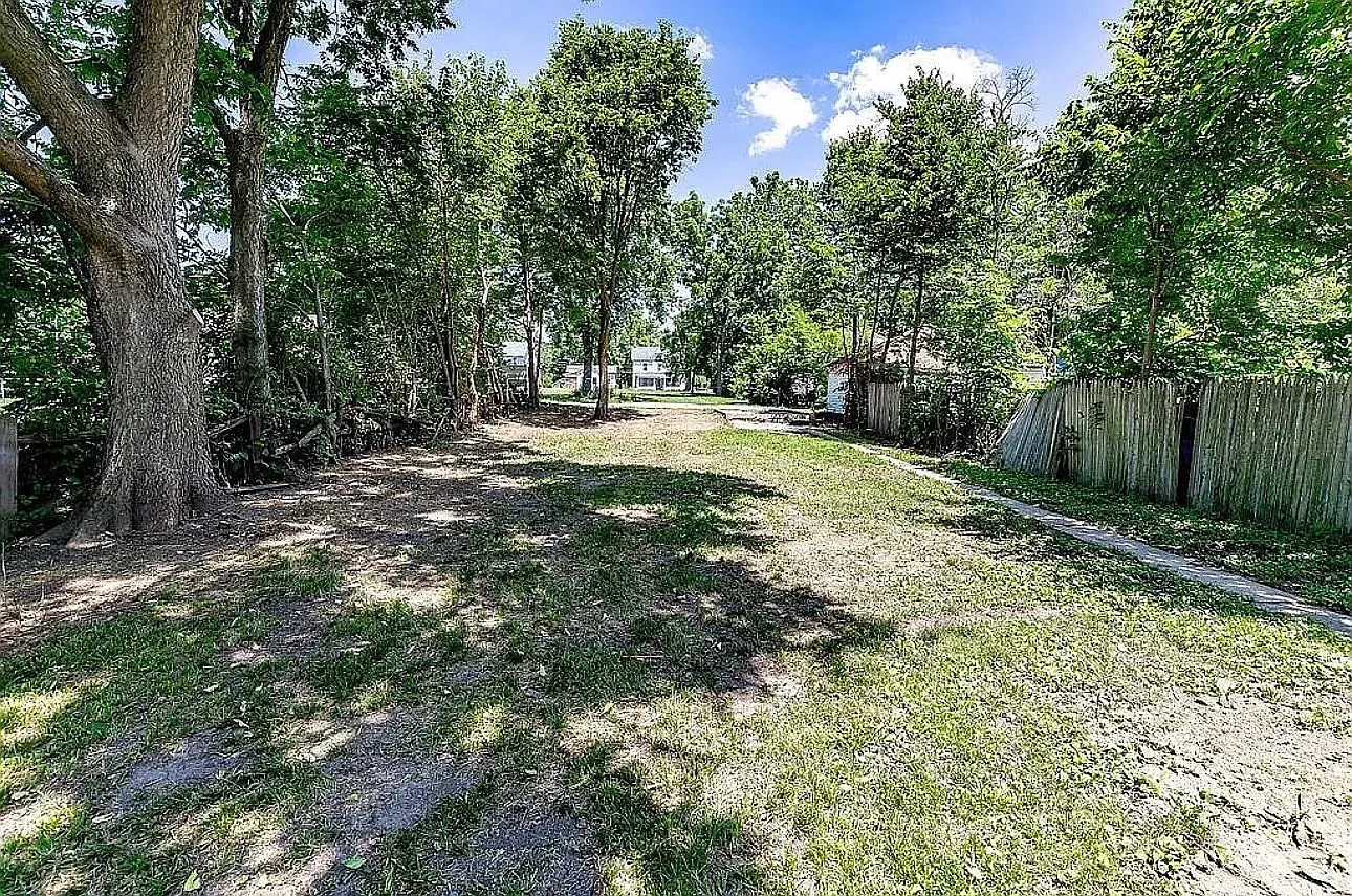 2 bed, 750 sqft, $1,600 — Photo 3