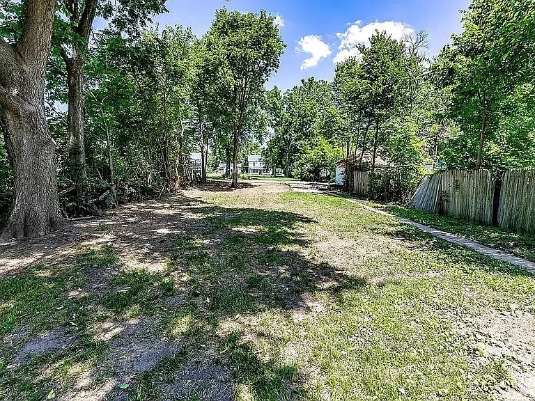 1707 Columbia Ave — Photo 3