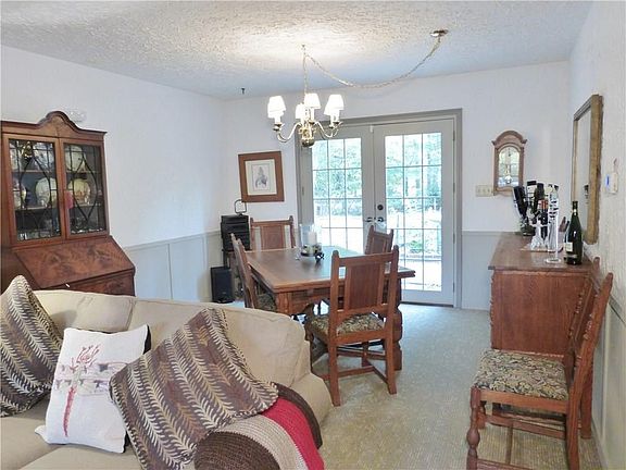 3rd image of 1045 Hoover Cir