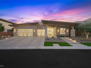 11 Hawkeye Ln, Summerlin, NV 89135