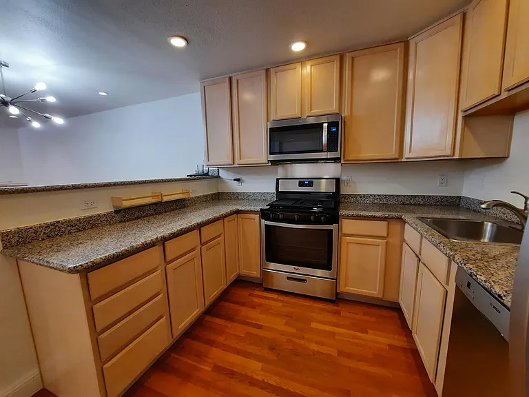 2773 Folsom St #302 — Photo 5