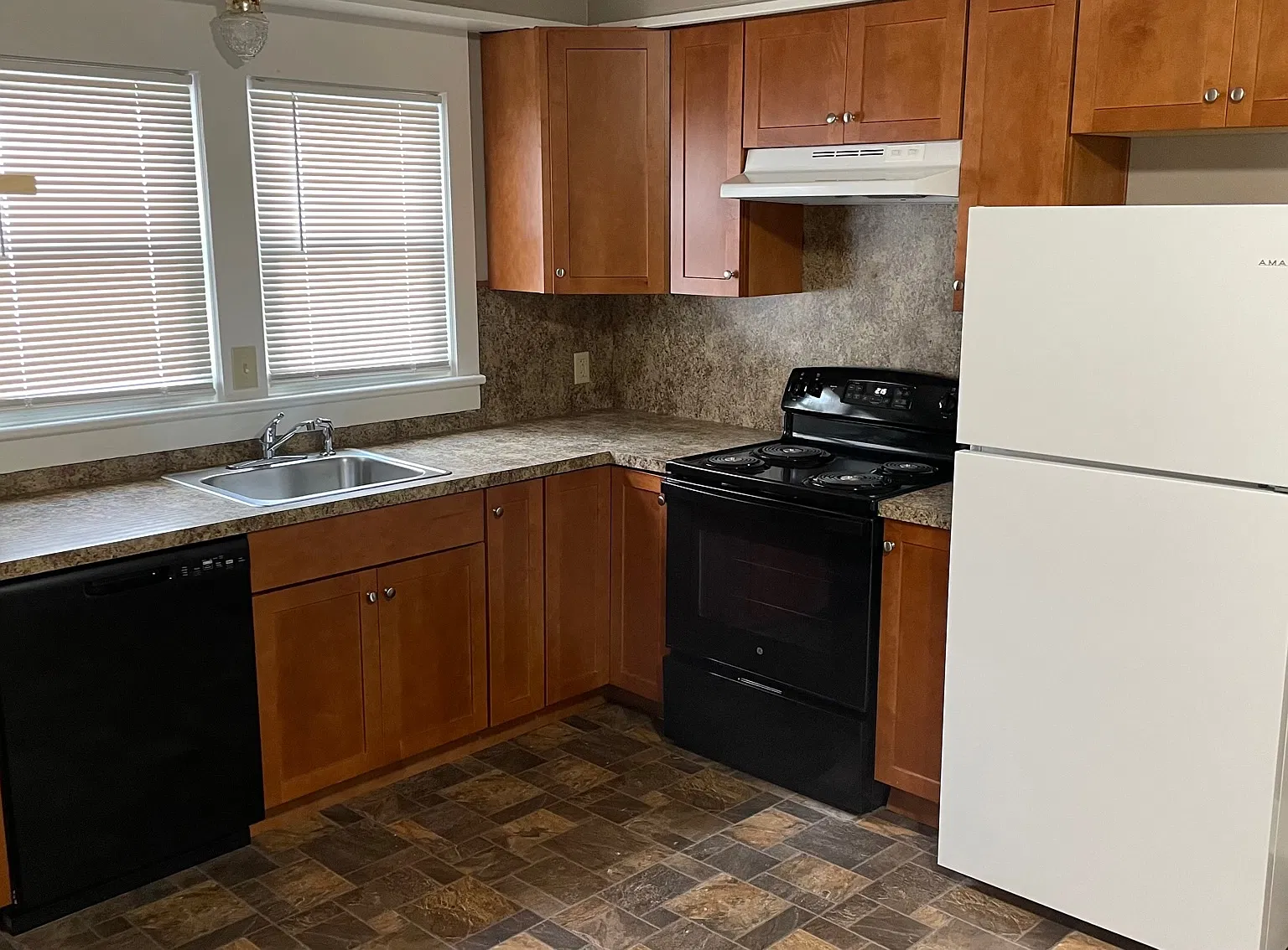 608-610 Sarah Street - 1st Floor — Photo 1