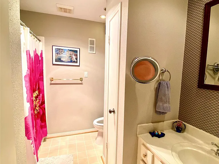 7350 Kirby Dr #2 — Photo 8