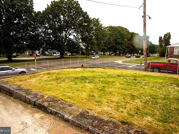 4th image of 1500 Creswood Rd