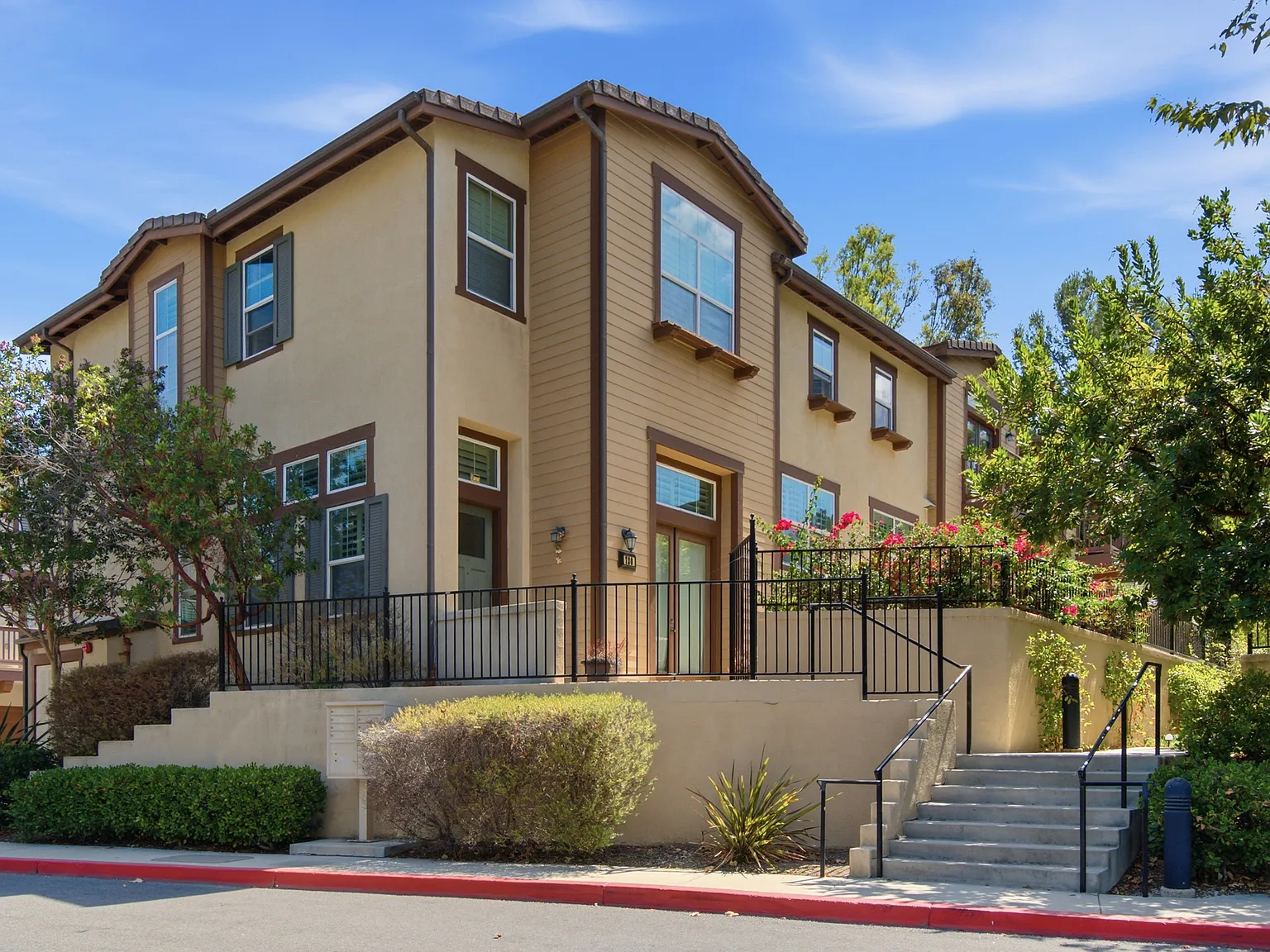 4 bed, 2426 sqft, $4,890 — Photo 1