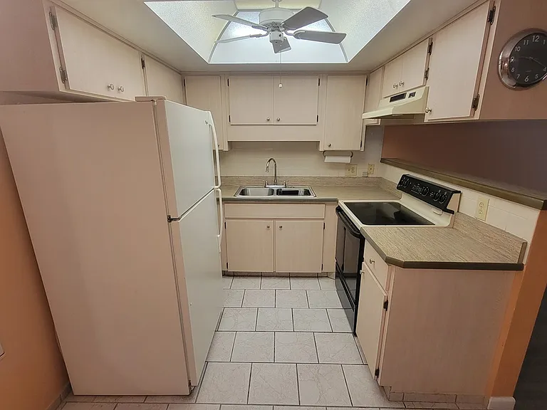 6141 Chesham Dr #8 — Photo 6