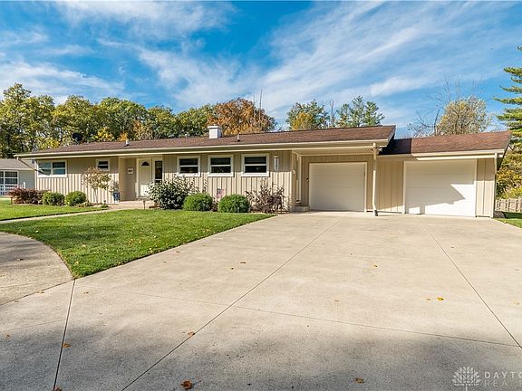2nd image of 301 Hillcrest Ct