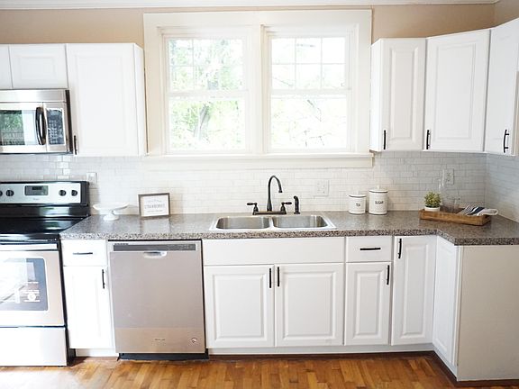 2nd image of 1365 Matthews Pl