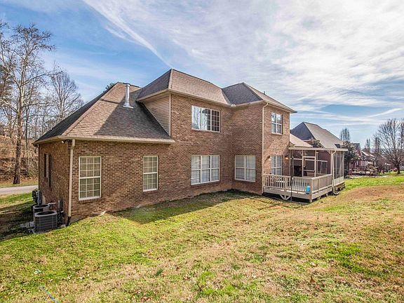 5th image of 3327 Whispering Oaks Dr