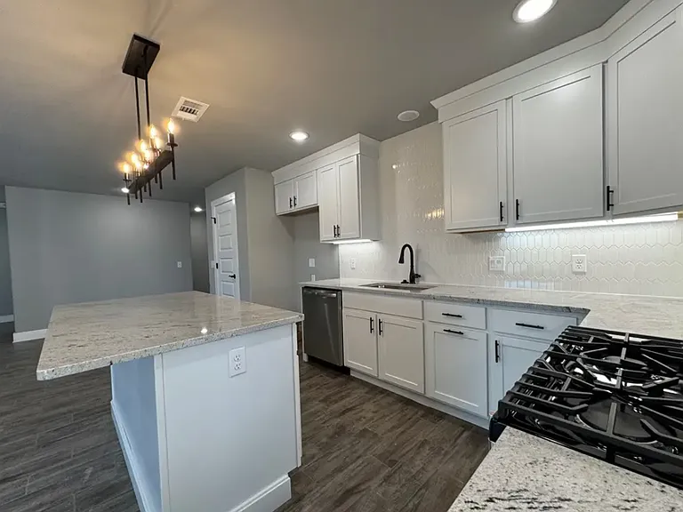 4302 SW Adams Rd — Photo 15