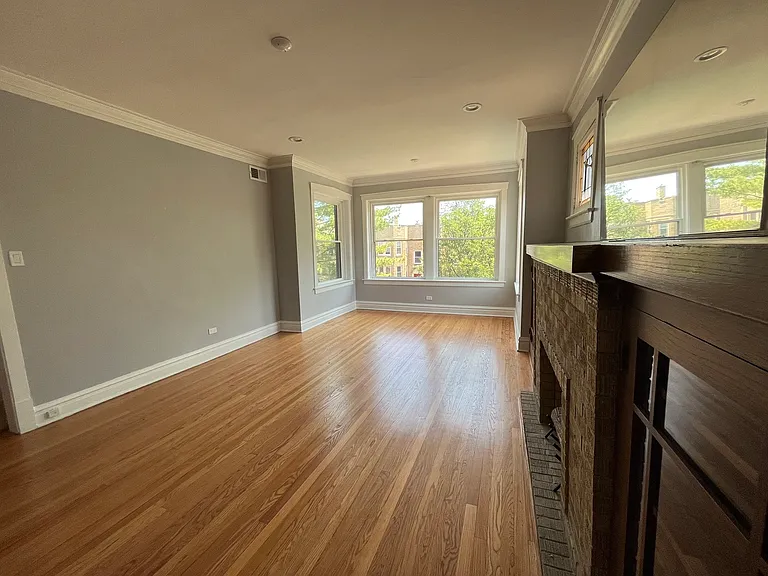 5644 N Artesian Ave #1 — Photo 3