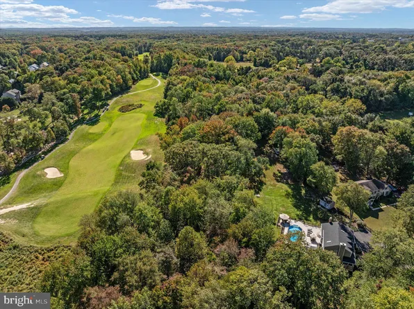 8118 Buttercup Ln E, Pasadena, MD 21122