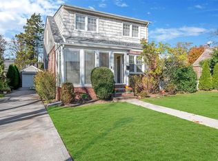 23 Carole Ave, New Hyde Park, NY 11040