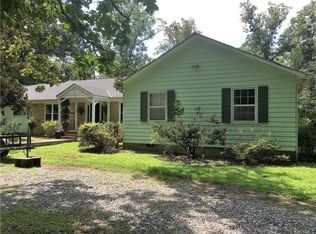 76 Woodstock Dr, Hartfield, VA 23071