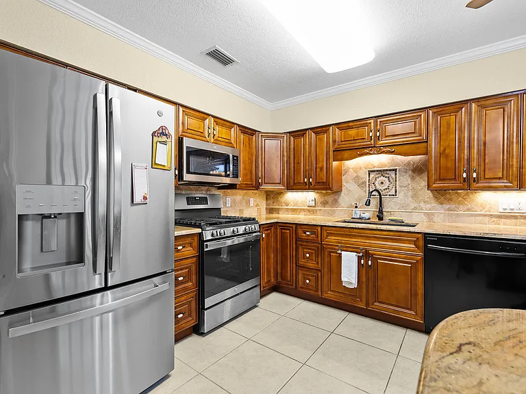 3324 Sunrise Blvd — Photo 6