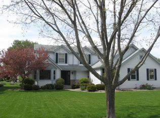 817 Greenway Ter, Hartland, WI 53029