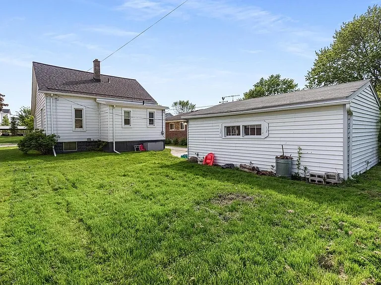 22713 Lanse St — Photo 4
