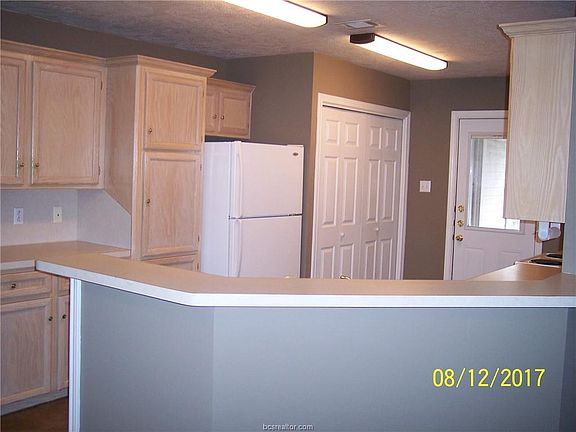 5th image of 909 Camellia Ct #A