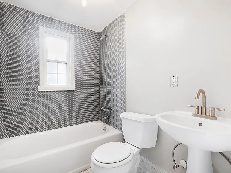 1105 SW Sauls St — Photo 12
