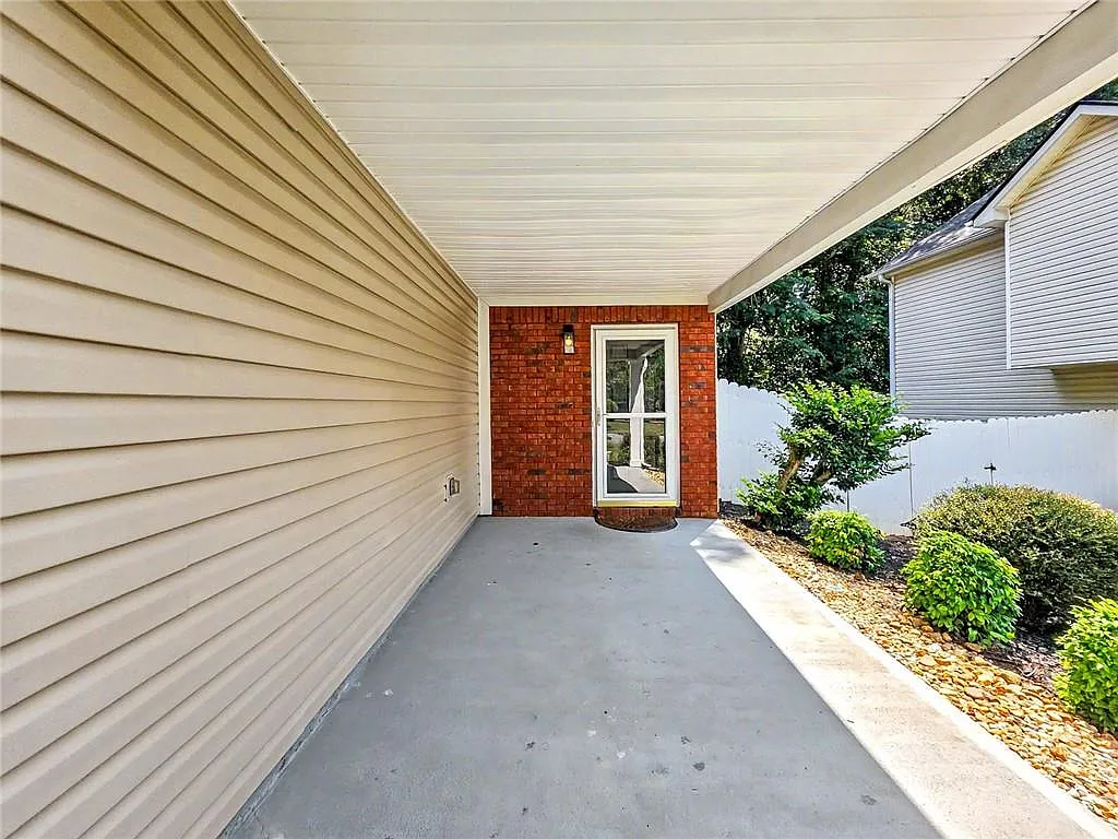 3 bed, 2.5 bath, 1564 sqft, $2,300 — Photo 3