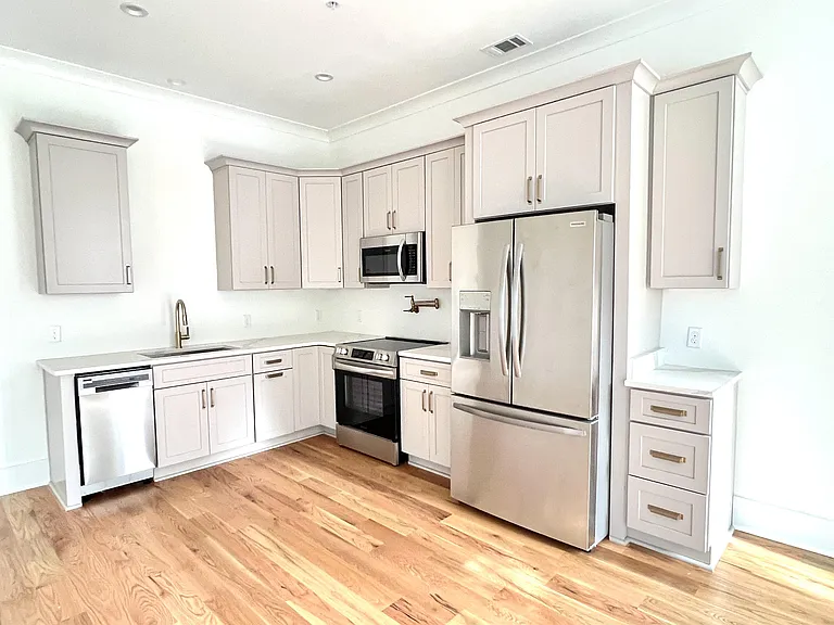 120 E Duffy St #C — Photo 5