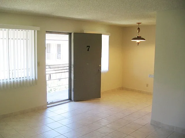 2 bed, 1.5 bath, 900 sqft, $2,395 — Photo 2